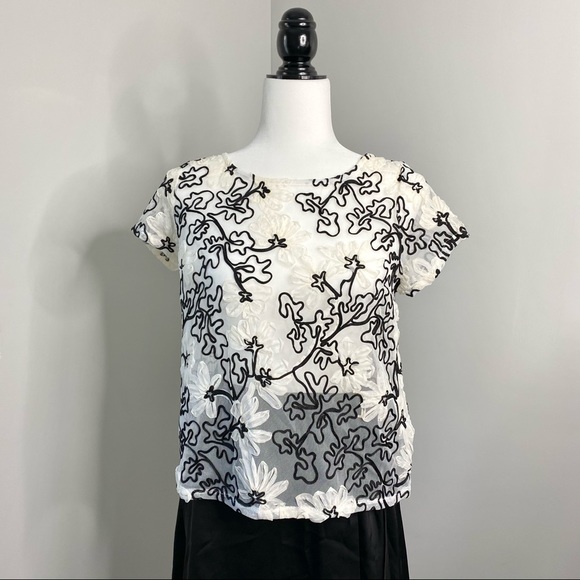 2/$50‼️Anthropologie Meadow Embroidery Lace Top - Picture 4 of 9